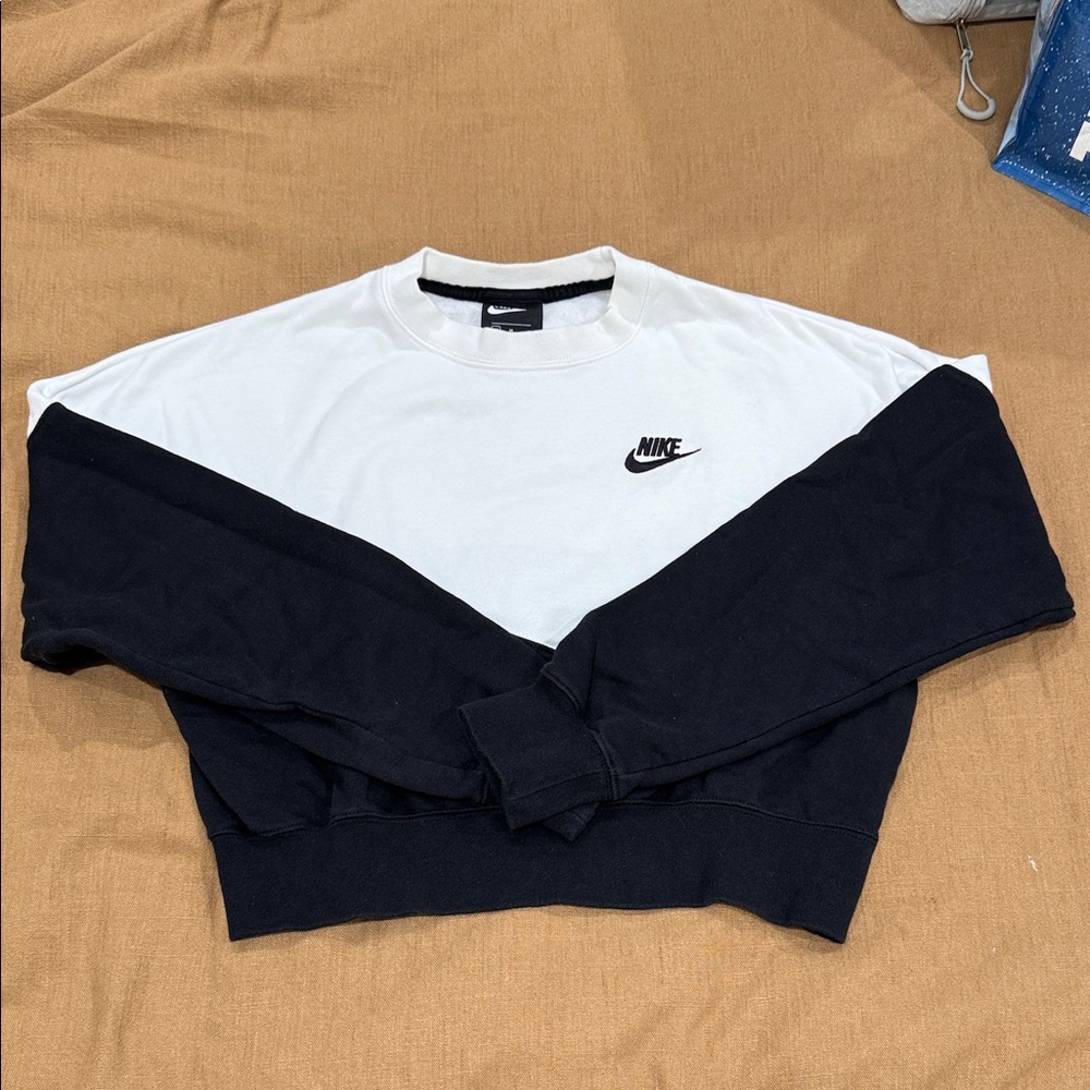 Nike Monochrome CROPPED Crewneck Sweatshirt